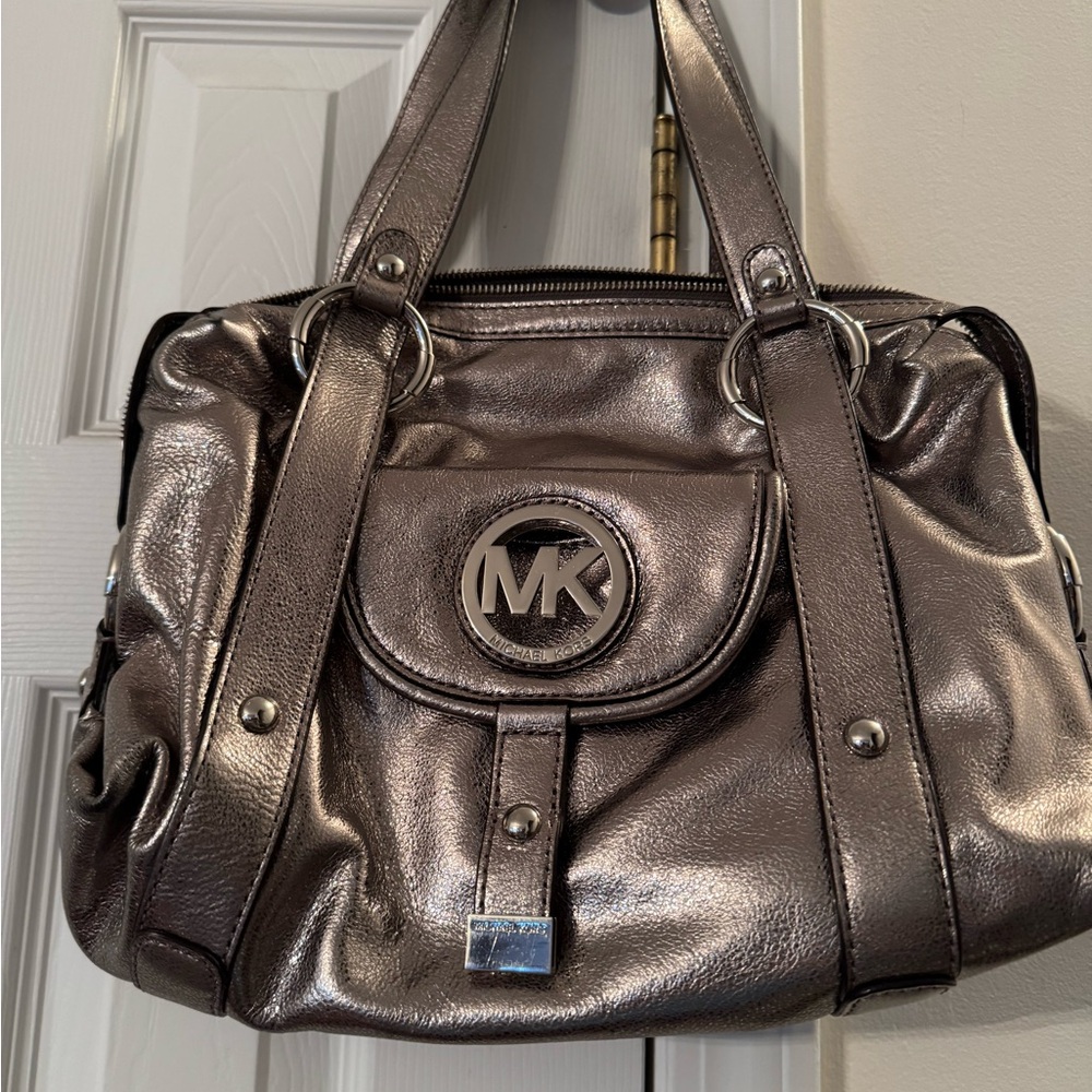 Michael Kors Silver Shoulder Bag with Glossy Finish